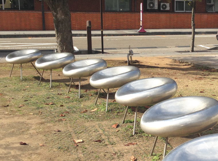 金沢21世紀美術館 丸いイス