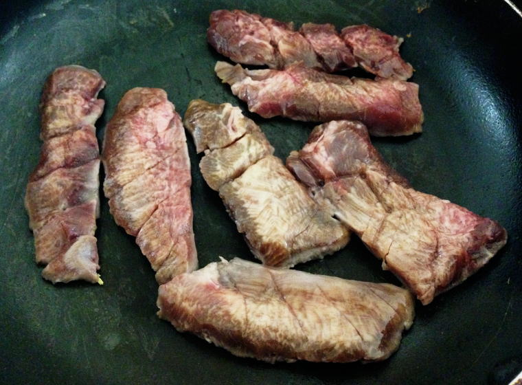 味の牛たん喜助 職人仕込牛たん 焼く