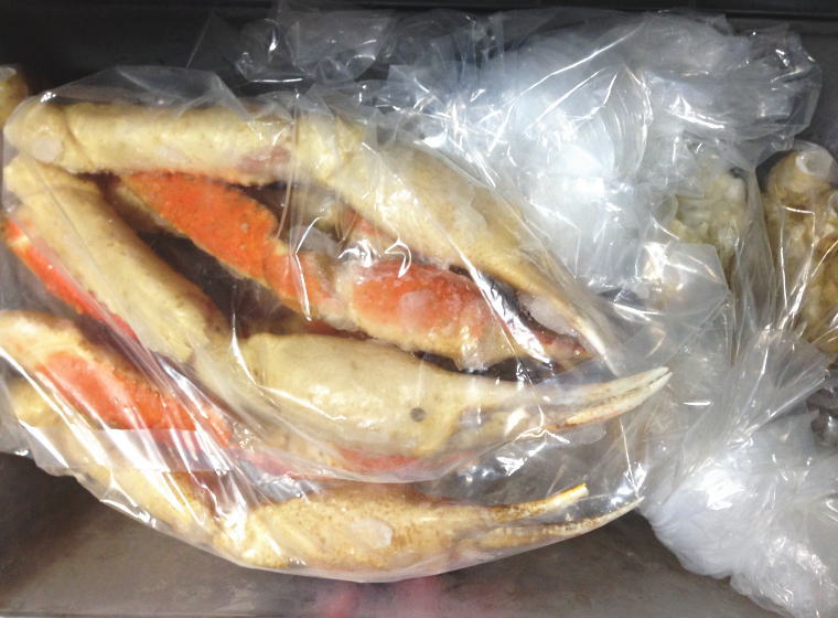 冷凍ズワイガニ ビニール袋へ
