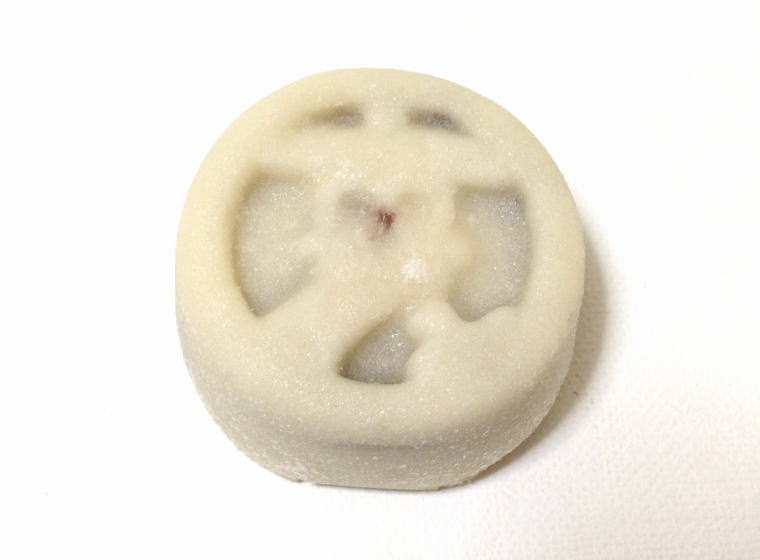 兼六ことじ燈籠 中身