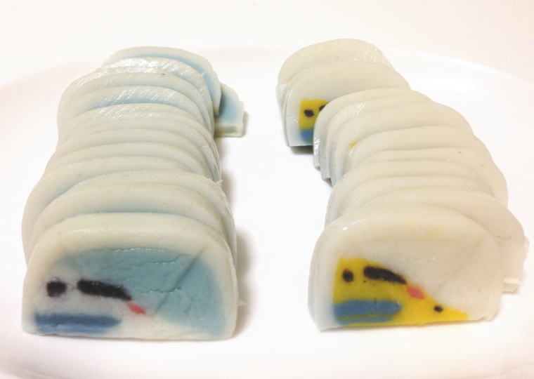 923形ドクターイエロー＆新幹線切り出しかまぼこ 切ったところ