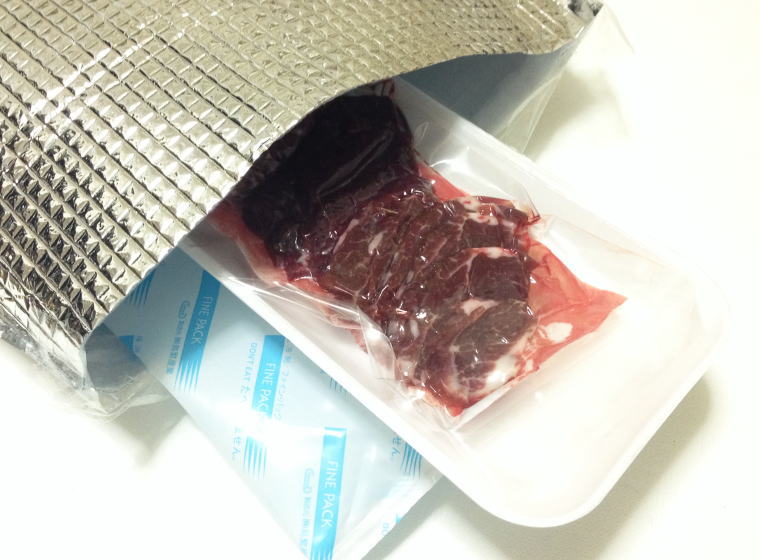 『男の晩酌』馬刺しの盛り合わせ 開封