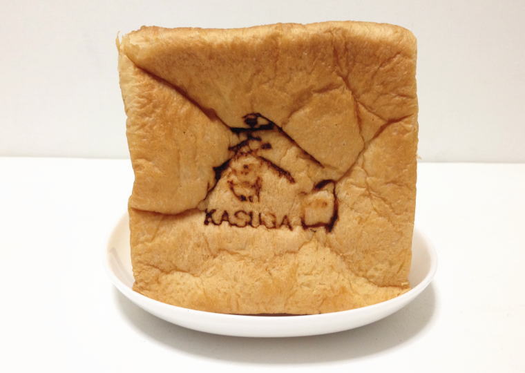 「食パン工房 春日」の食パン 焼き印