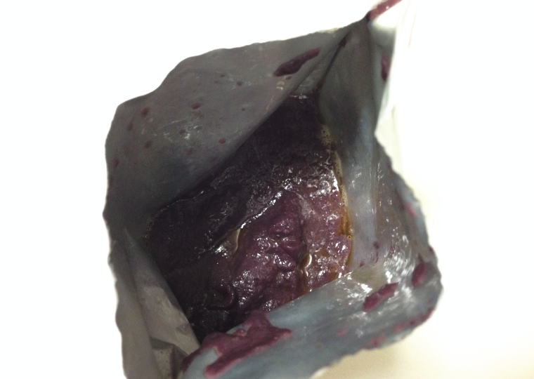 『北海道ハスカップカレー』 開けたところ