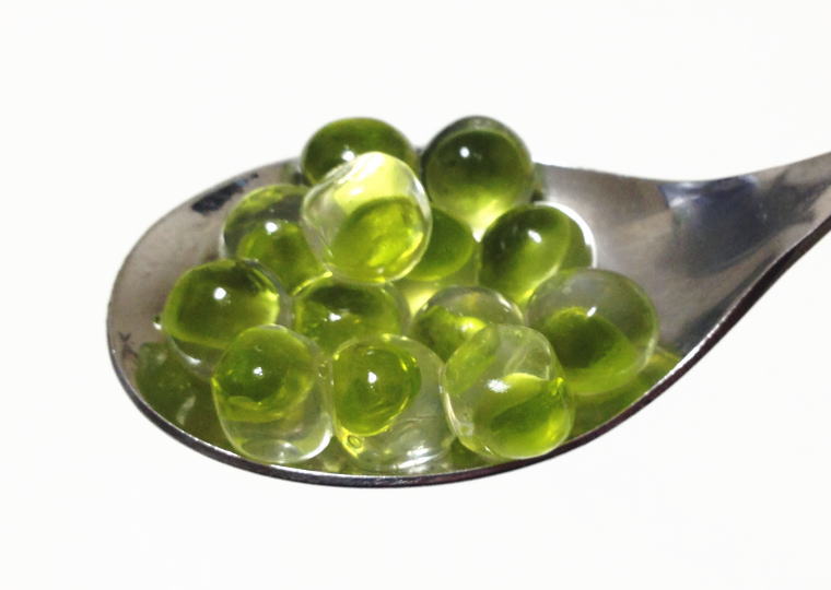 『わさビーズ』 スプーンにとってみた