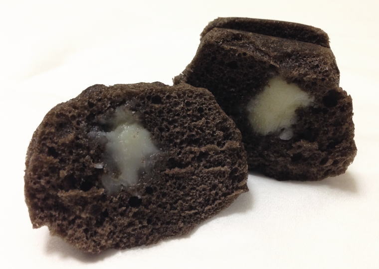 『函館いかすみケーキ』 切ったところ