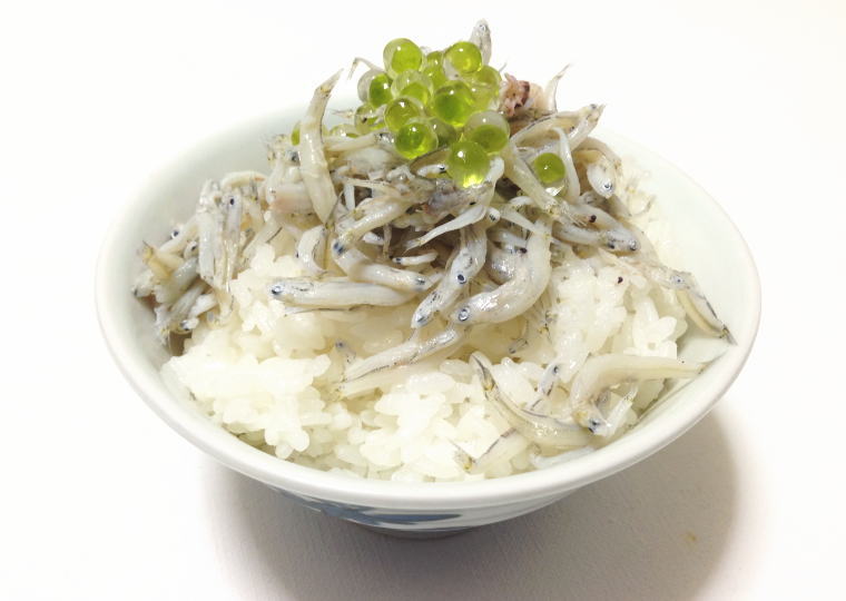 『わさビーズ』 しらすご飯にかけてみた