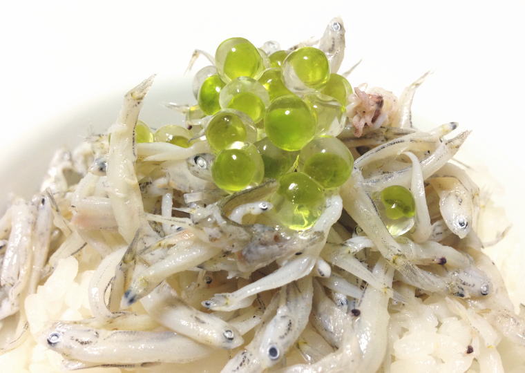 『わさビーズ』 しらすご飯にかけてみた