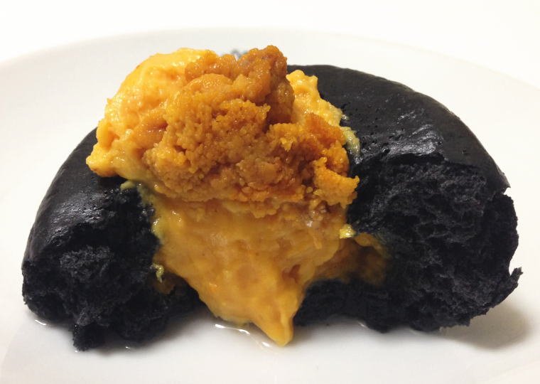 『関門うにまん極』 半分に割ったところ