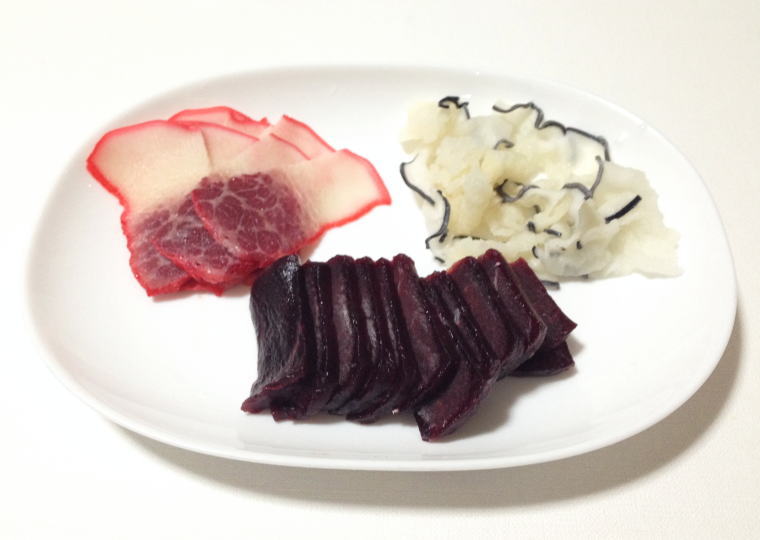 『鯨詰合せ』お皿に出したところ