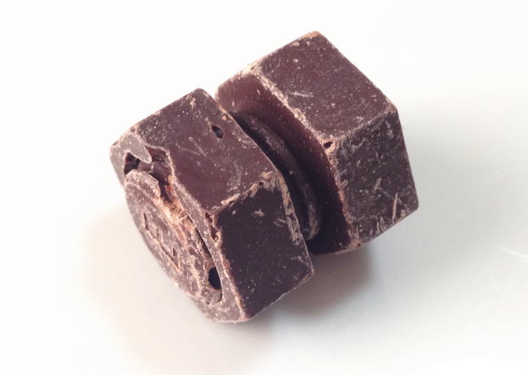 『ネジチョコ』ボルトとナットを締める