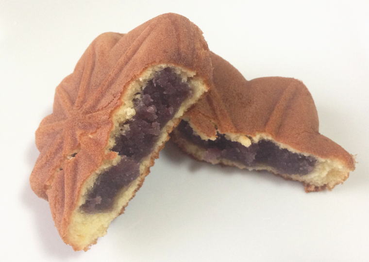 『もみじ饅頭』  切ったところ